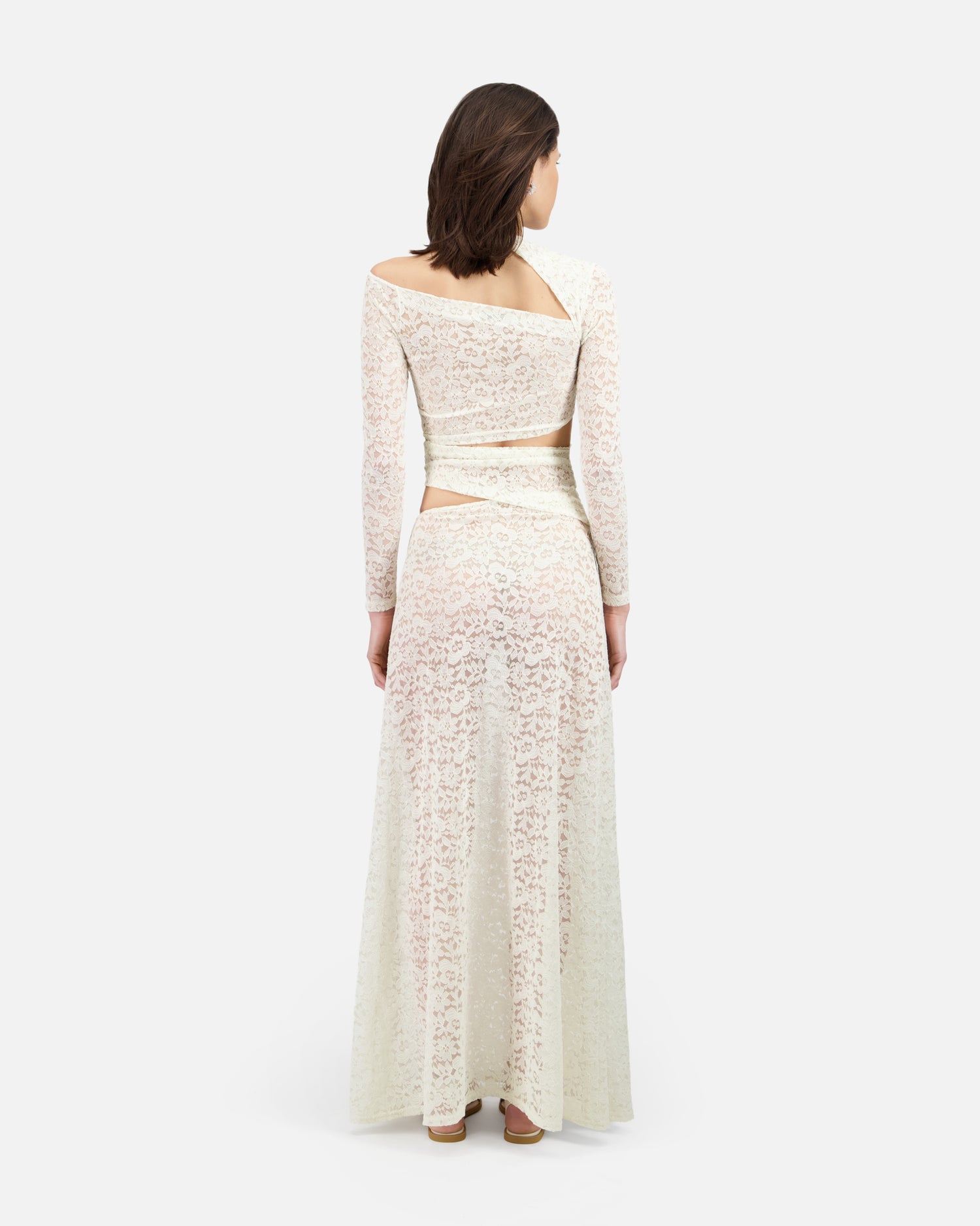ROBE LONGUE EN DENTELLE À DÉCOUPES ASYMÉTRIQUES